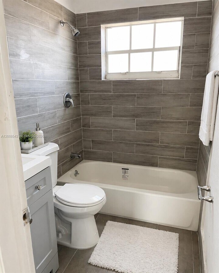 Photo - 4281 Riverside Dr Unit 4