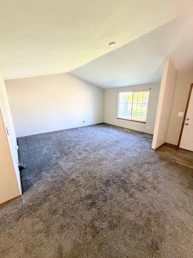 Photo - Spacious Keizer Home with Large Fenced Backyard