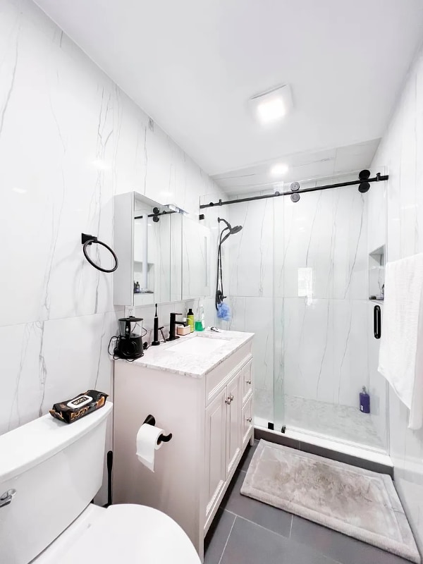 Building Photo - 5140 NE 3rd Ave