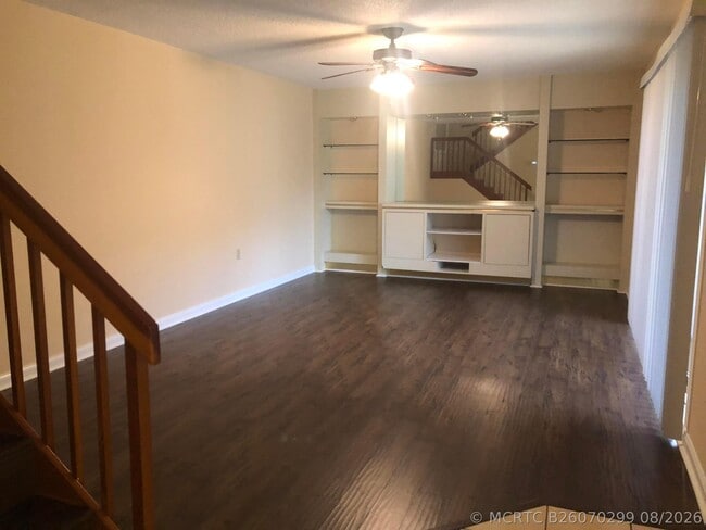 Photo - 8008 80th Way