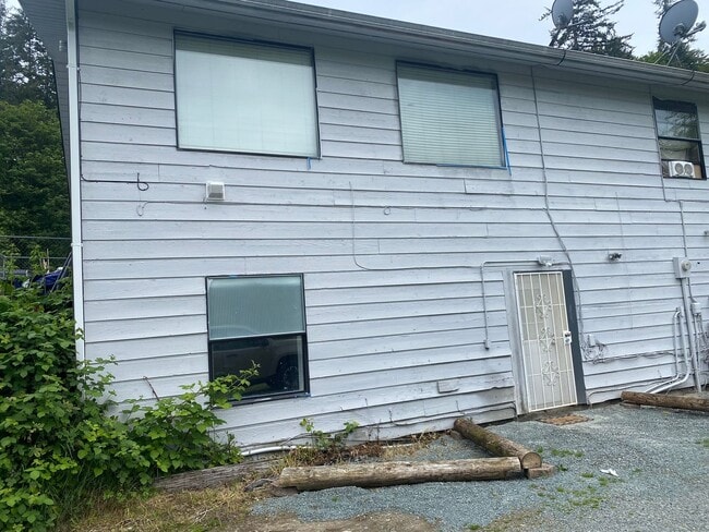 Building Photo - 18437 Cardinal Ln Unit B