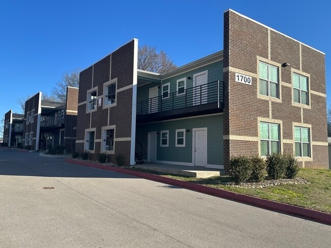 1700 Hampshire Pike