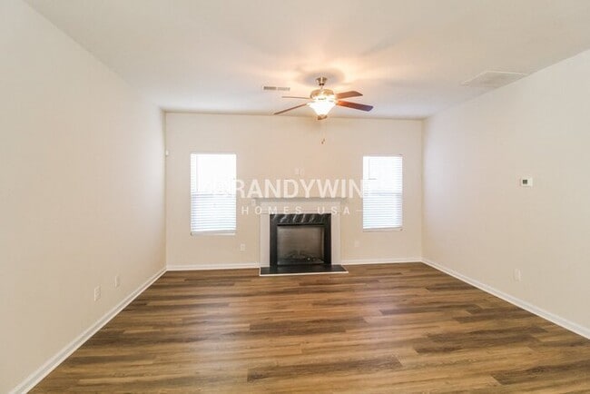 Photo - 604 Armitage Way