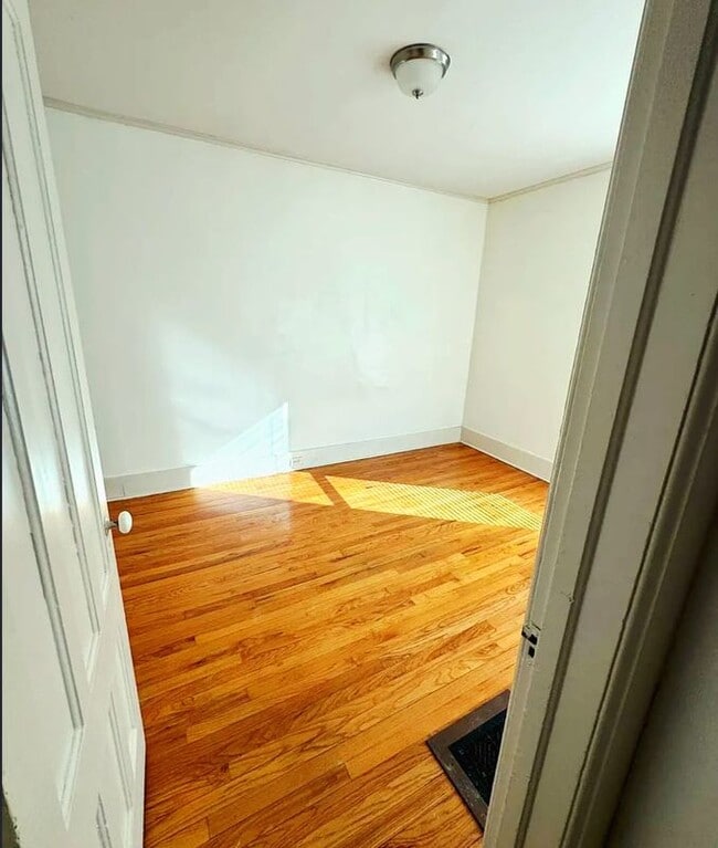 Photo - 12 Numan St Unit upstairs  B