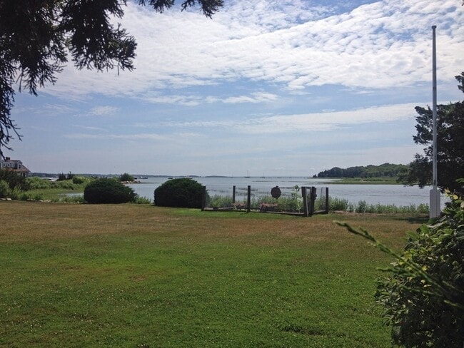 Photo - 79 Mattapoisett Neck Rd