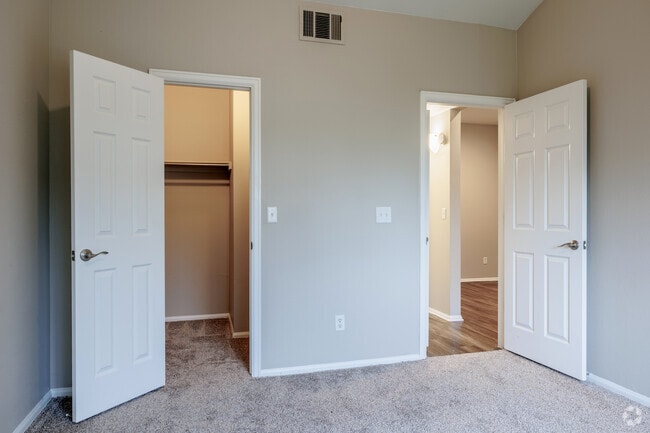 2BR, 2BA - 1,049SF