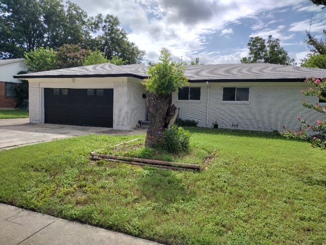 Building Photo - 1206 Pine Dr Rental