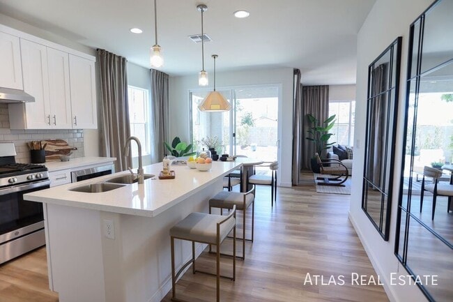 Building Photo - 6532 N 15th Dr