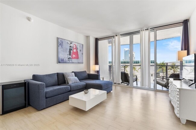 Photo - 2155 Washington Ct Unidad 401 Rental