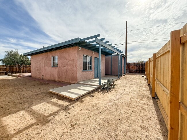 Building Photo - 29 Palms home in desired Indian Cove neigh...