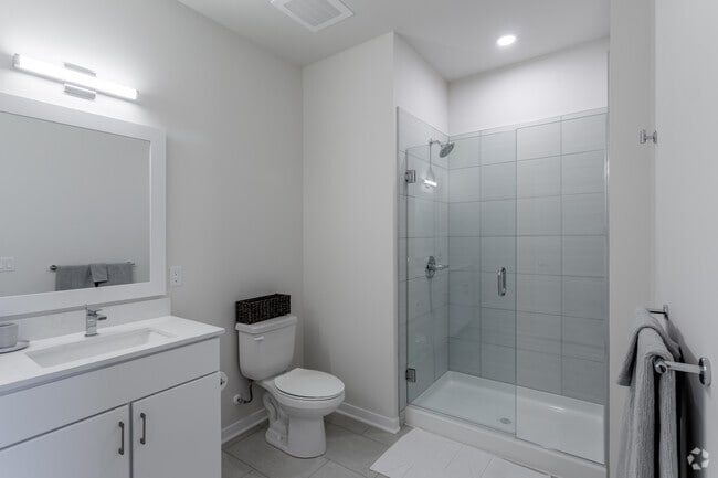 2BR, 2BA - 1283 SF - Westley on Broadway