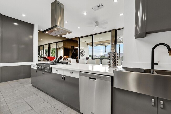 71000 Los Altos Ct