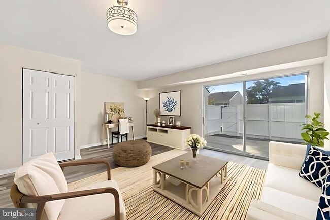 Photo - 107 St Charles Square