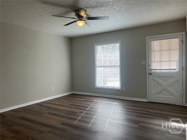 Photo - 1695 E Broad St