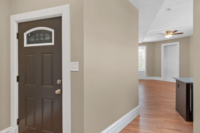 Photo - Attn: PARTY ANIMALS Unit 900 2F - 683