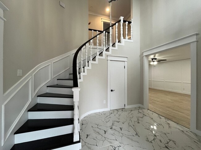 Photo - Spacious Two Story Home in Country Club Es...