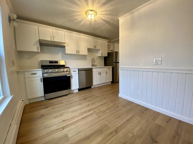 Building Photo - 65 Elm St Unit 1