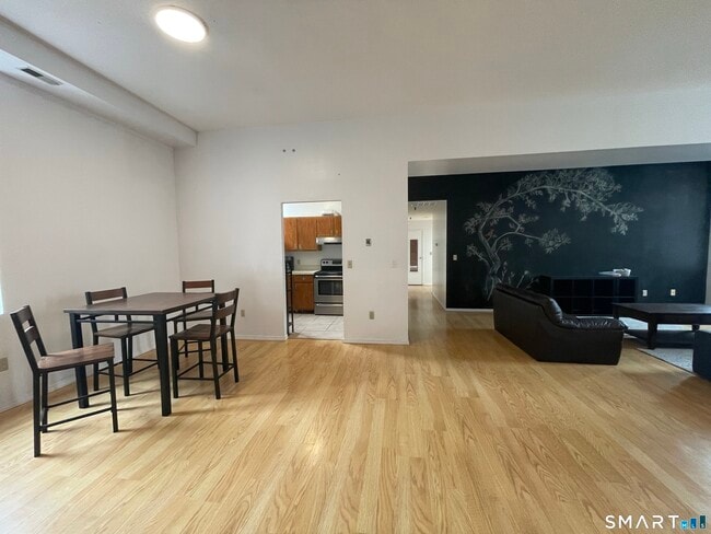 Photo - 196 Crown St Unit 210