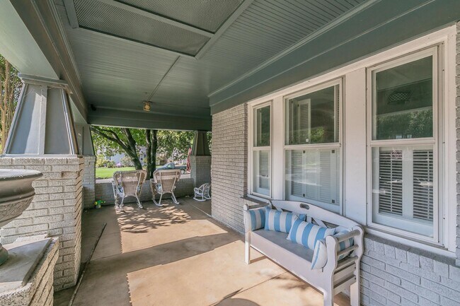 Photo - Charming Bungalow - Arlington Heights