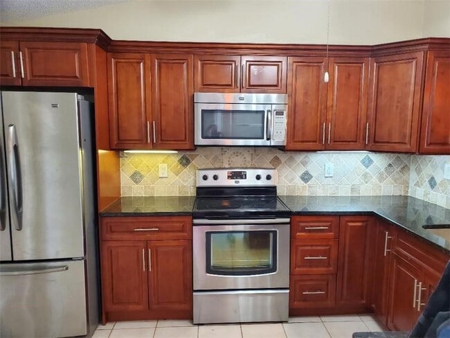 Building Photo - 3853 Carambola Cir N
