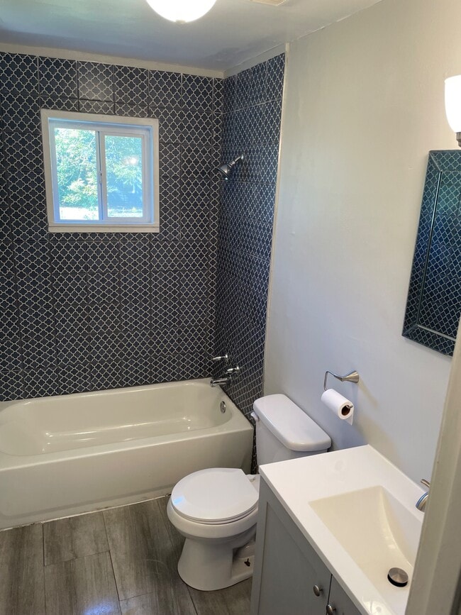 Photo - 1569 Plover St