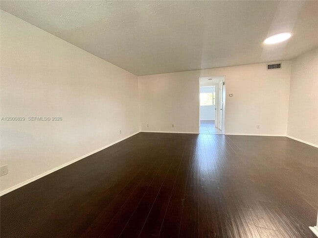 Photo - 250 Layne Blvd Unidad 204