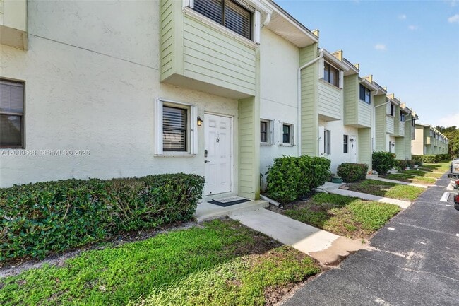 Building Photo - 9425 S Ocean Dr