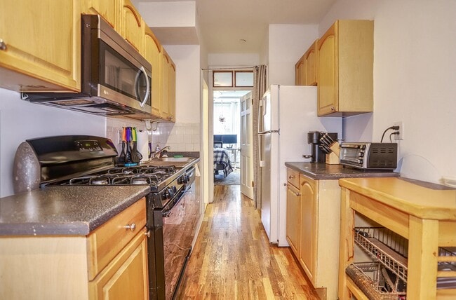 Building Photo - 228 Madison St Unit 3 Rental