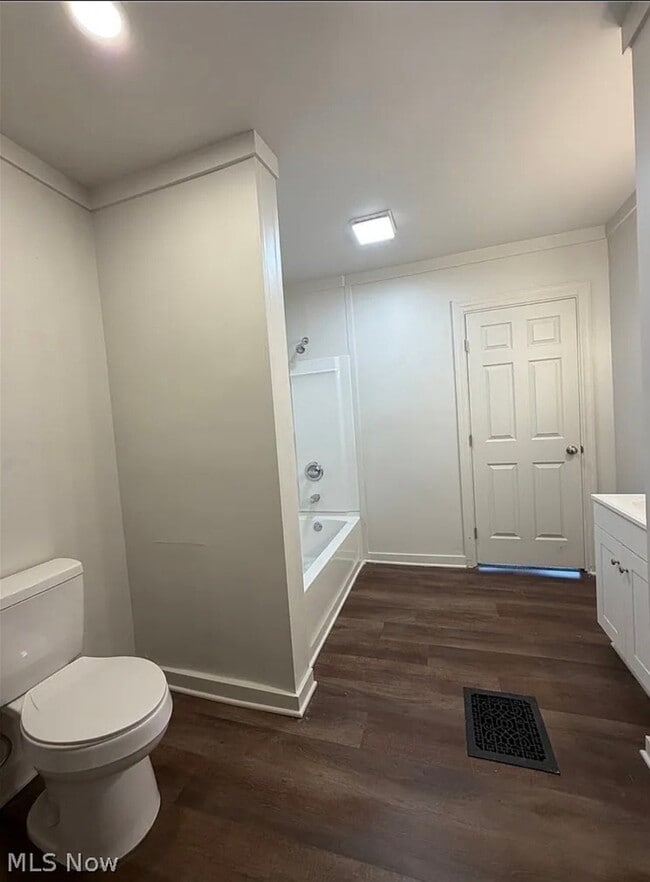 Photo - 731 Putnam Ave