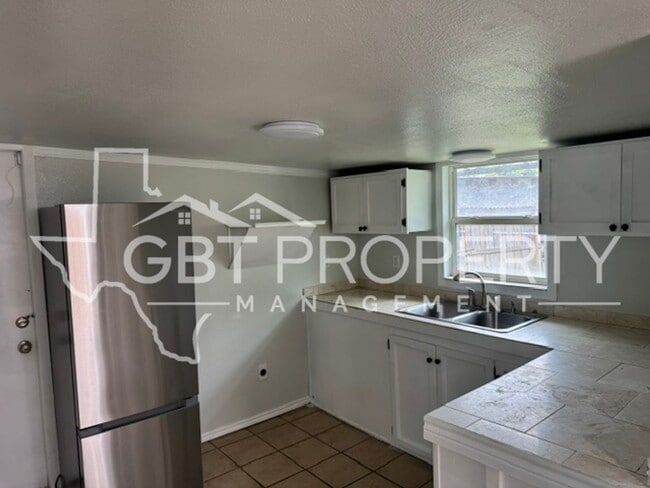 Building Photo - Rent Ready