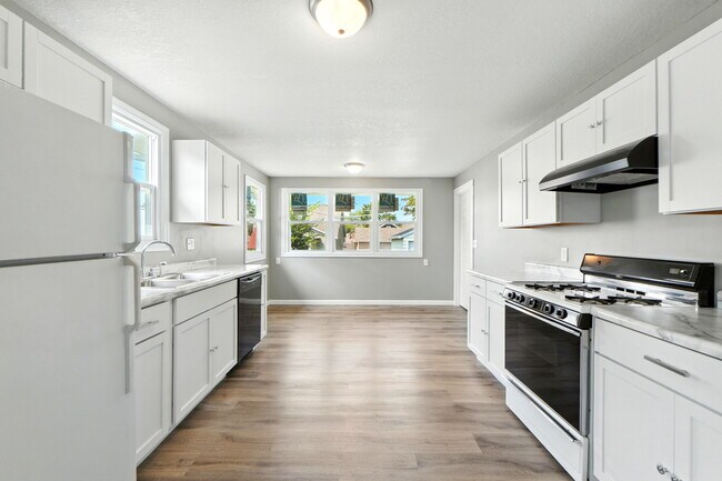 Photo - 3706 Oliver St