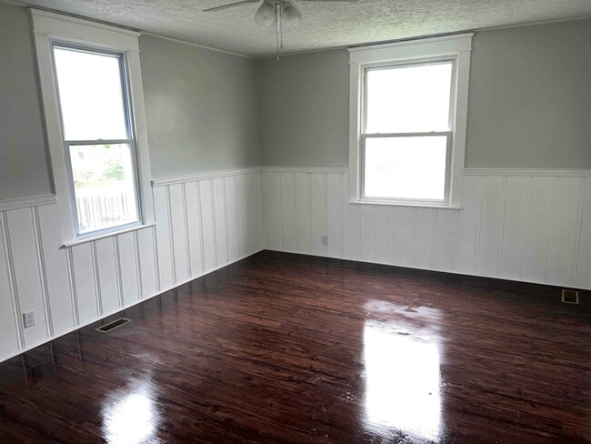 Photo - 302 McCoy St