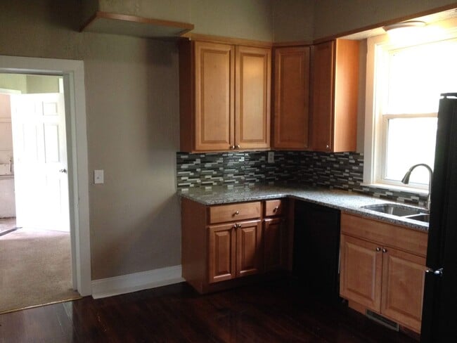 Photo - 300 Country Club Rd