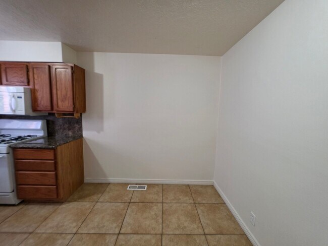 Photo - 305 W 1800 S Unidad Apt 6