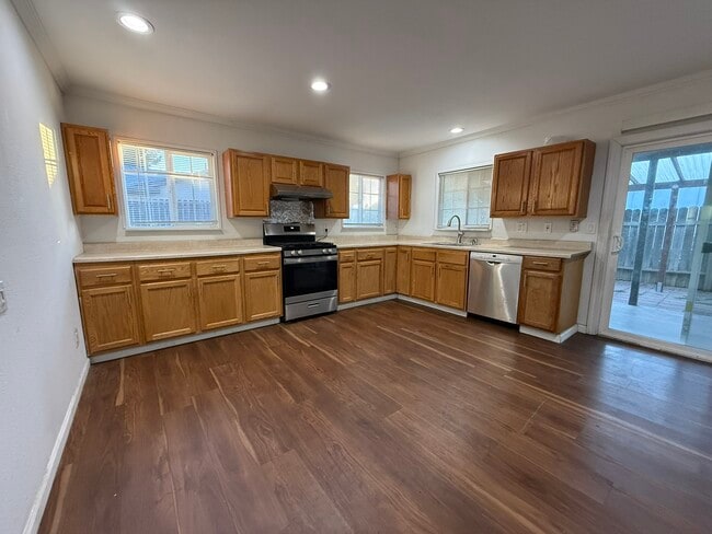 Photo - 7982 Center Pkwy