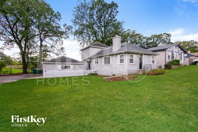 Photo - 611 W Oakwood Dr