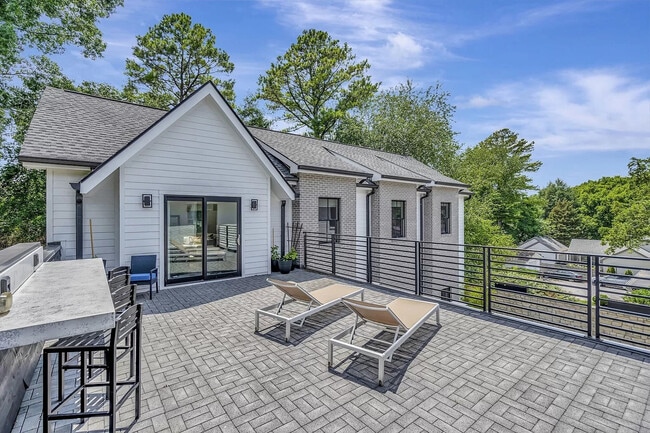 Building Photo - 1825 Lombardy Ave Unit B