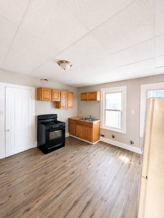 Building Photo - 352 4th Ave Unit 352 4th Ave, #1