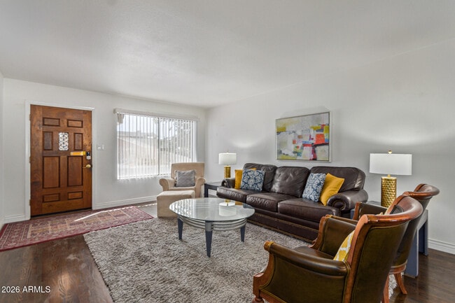 Photo - 106 E Geneva Dr