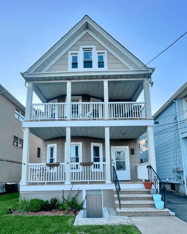 Photo - 63 Vreeland Ave Unit 1