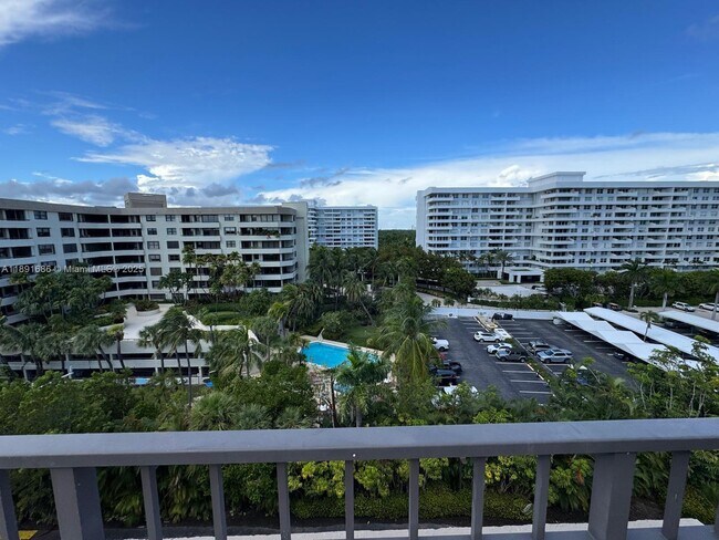 Building Photo - 251 Crandon Blvd Unit 609