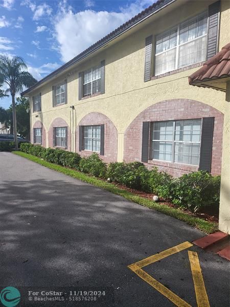 Photo - 10751 Royal Palm Blvd Condominio Unidad 20