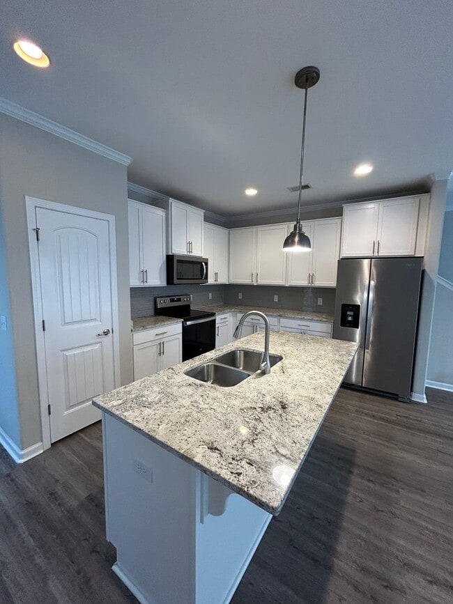 Photo - Spacious End Unit in Prime Location!