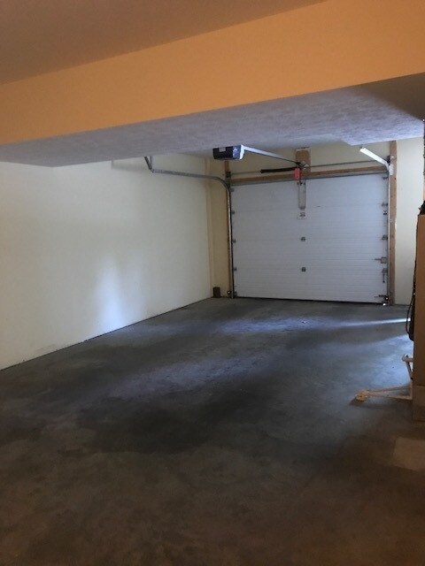 Photo - 3 BEDROOM TOWNHOUSE AVAIL JULY 2026.   Mon...