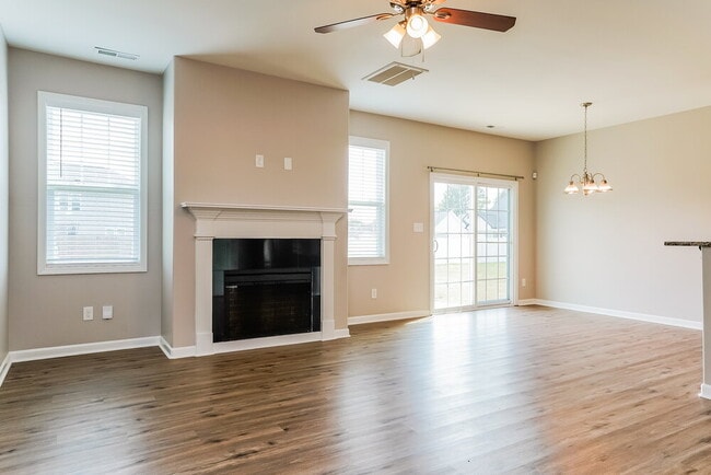 Photo - 238 Grovemere Ln