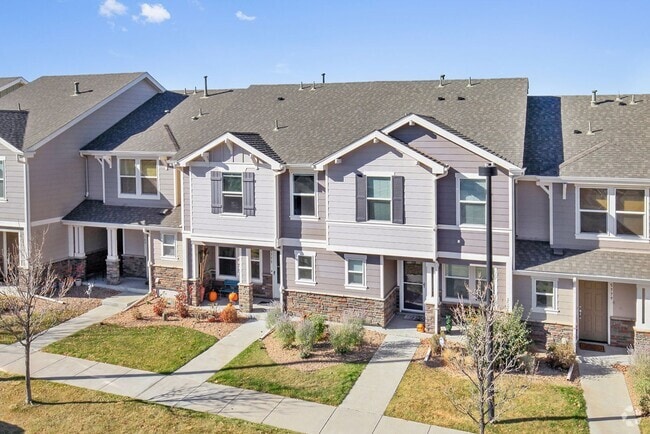 Building Photo - Beautiful 3 bedroom Townhome in Green Vall...