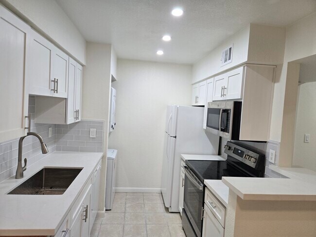 Photo - 5995 N 78th St Unidad 2022