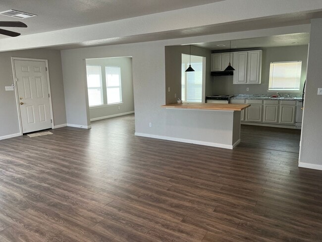 500 W Parkway St Unit 1