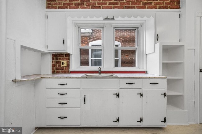 Photo - 23 E 2nd St