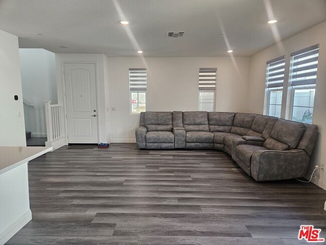 Photo - 1671 Yarrow Pl